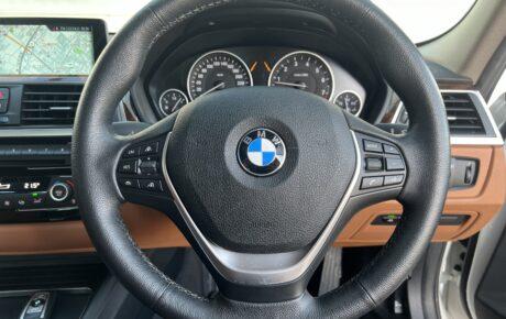 BMW  320i　ラグジュアリー