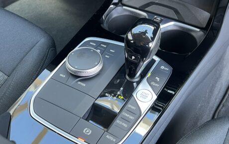 BMW　118i プレイ DCT5名