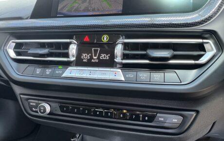 BMW　118i プレイ DCT5名