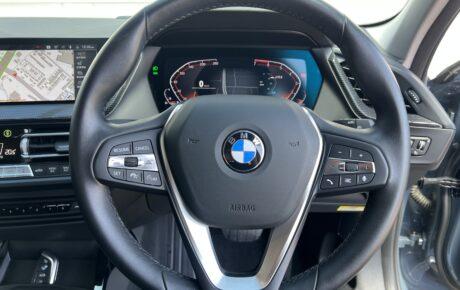 BMW　118i プレイ DCT5名