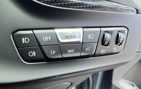 BMW　118i プレイ DCT5名