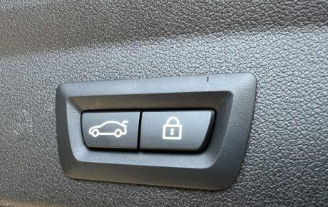 BMW　118i プレイ DCT5名