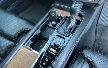 ボルボ　V90　T6 AWDインスクリプション 4WD