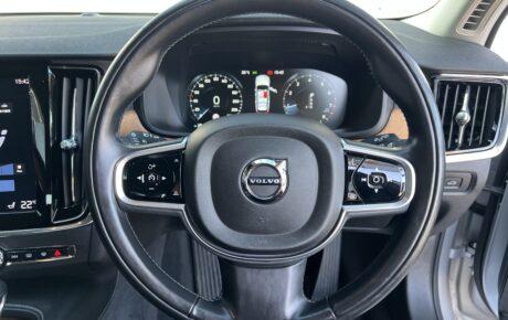 ボルボ　V90　T6 AWDインスクリプション 4WD