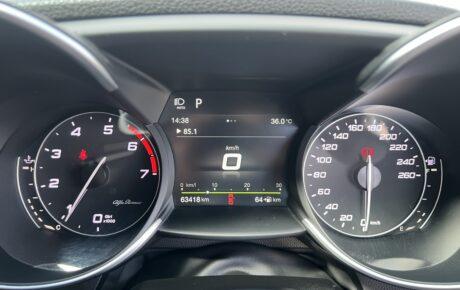 アルファロメオ　ジュリア　2.0　ベースグレード
