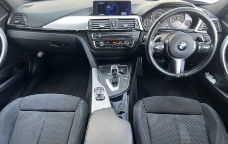 BMW　320i ツーリング　Mスポーツ