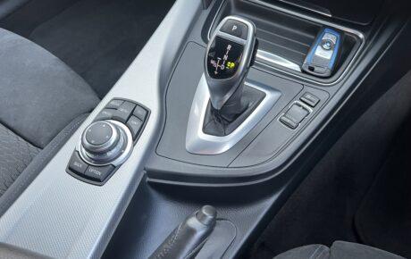 BMW　320i ツーリング　Mスポーツ