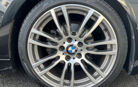 BMW　320i ツーリング　Mスポーツ