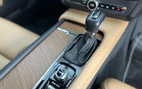 ボルボ　S90 T6 AWDインスクリプション 4WD