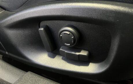 ジャガー　XEピュア2.0L P200