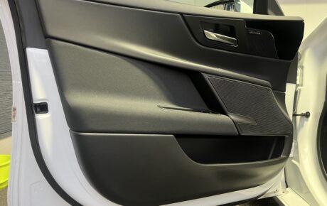 ジャガー　XEピュア2.0L P200