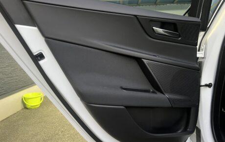 ジャガー　XEピュア2.0L P200