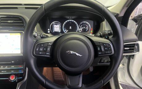 ジャガー　XEピュア2.0L P200