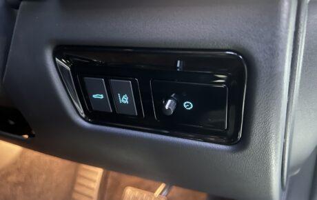 ジャガー　XEピュア2.0L P200