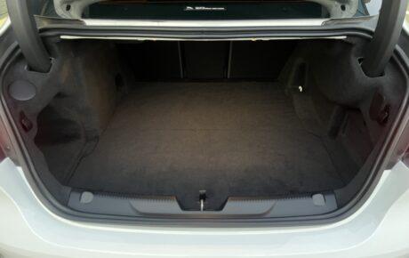 ジャガー　XEピュア2.0L P200