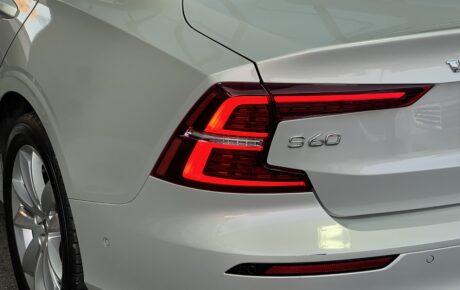 ボルボ　S60　T4モメンタム