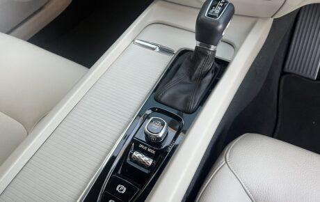 ボルボ　S60　T4モメンタム