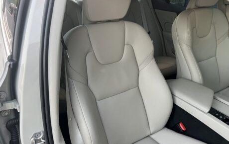 ボルボ　S60　T4モメンタム