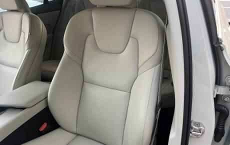 ボルボ　S60　T4モメンタム