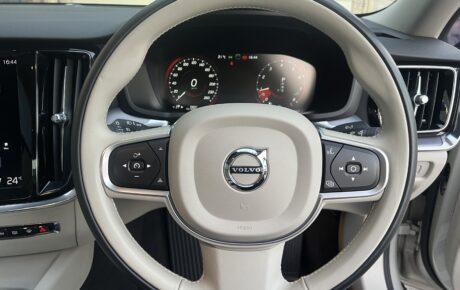 ボルボ　S60　T4モメンタム