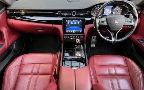 マセラティ　クアトロポルテ　Sグランスポーツ