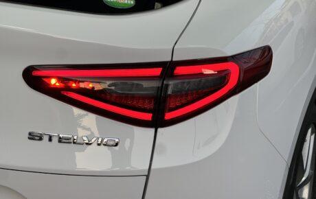 アルファロメオ　ステルヴィオ　2.0ターボQ4ラグジュアリーPKG