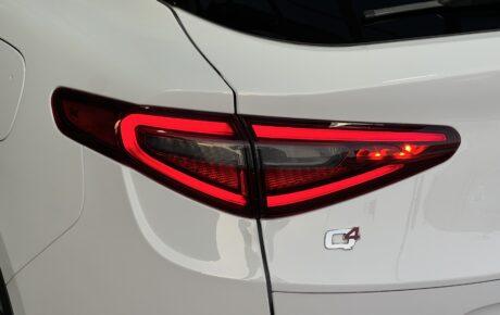 アルファロメオ　ステルヴィオ　2.0ターボQ4ラグジュアリーPKG