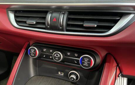 アルファロメオ　ステルヴィオ　2.0ターボQ4ラグジュアリーPKG