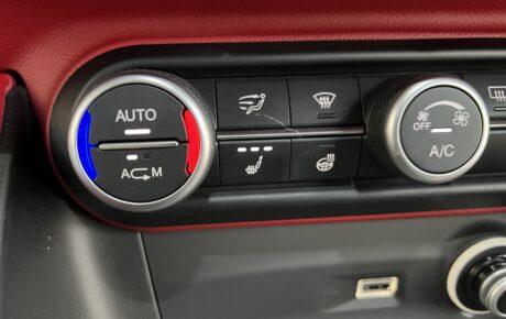 アルファロメオ　ステルヴィオ　2.0ターボQ4ラグジュアリーPKG