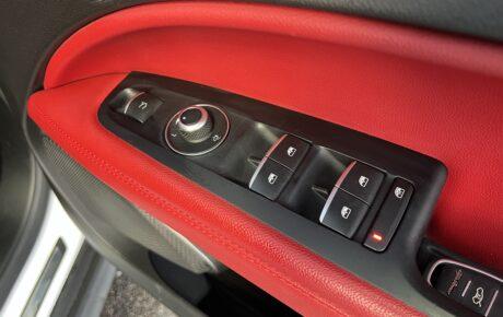 アルファロメオ　ステルヴィオ　2.0ターボQ4ラグジュアリーPKG