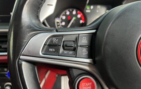 アルファロメオ　ステルヴィオ　2.0ターボQ4ラグジュアリーPKG