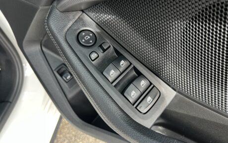 BMW 1シリーズ　M135iｘドライブ