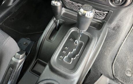 ジープ　ラングラー　アンミリテッドスポーツ