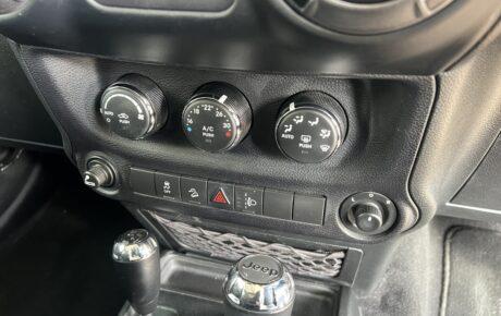 ジープ　ラングラー　アンミリテッドスポーツ