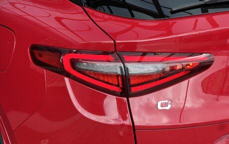 アルファロメオ ステルヴィオ 2.0ターボQ4ラグジュアリーPKG