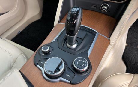 アルファロメオ ステルヴィオ 2.0ターボQ4ラグジュアリーPKG