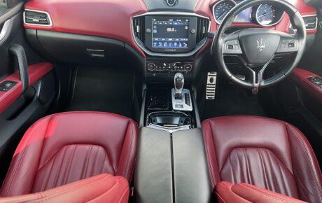 マセラティ  ギブリ　S　スポーツパフォーマンスパッケージ