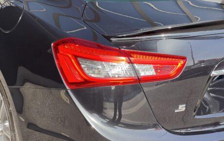 マセラティ  ギブリ　S　スポーツパフォーマンスパッケージ