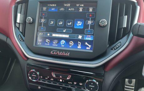 マセラティ  ギブリ　S　スポーツパフォーマンスパッケージ