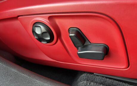 マセラティ  ギブリ　S　スポーツパフォーマンスパッケージ