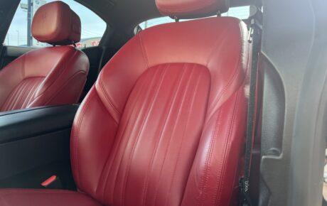 マセラティ  ギブリ　S　スポーツパフォーマンスパッケージ