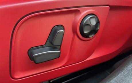 マセラティ  ギブリ　S　スポーツパフォーマンスパッケージ