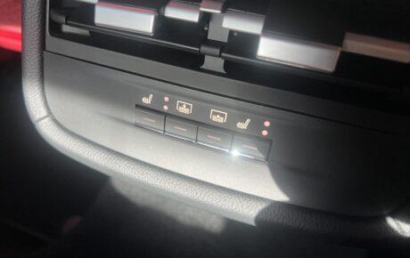 マセラティ  ギブリ　S　スポーツパフォーマンスパッケージ