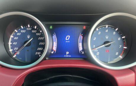 マセラティ  ギブリ　S　スポーツパフォーマンスパッケージ