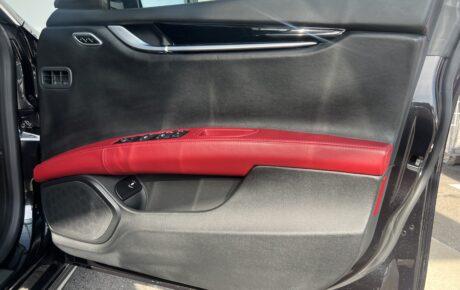 マセラティ  ギブリ　S　スポーツパフォーマンスパッケージ