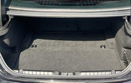 マセラティ  ギブリ　S　スポーツパフォーマンスパッケージ