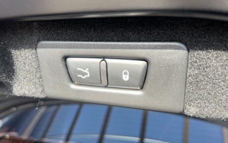 マセラティ  ギブリ　S　スポーツパフォーマンスパッケージ