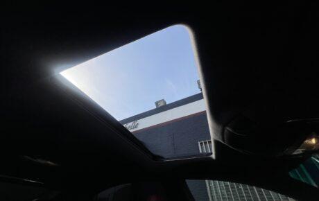 マセラティ  ギブリ　S　スポーツパフォーマンスパッケージ